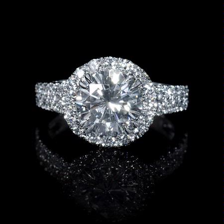 Diamond 18k White Gold Halo Engagement Ring Setting